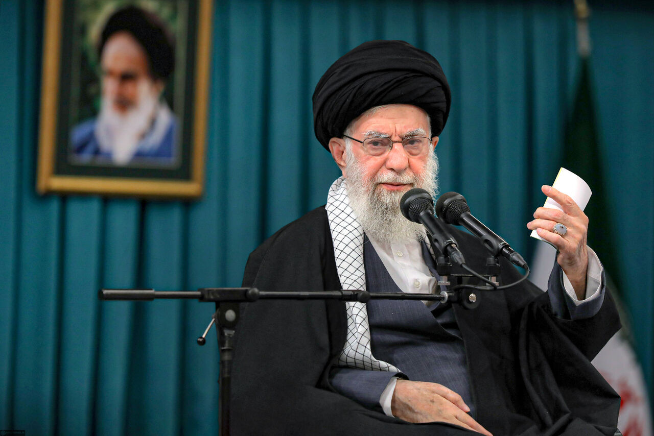 پیام رهبر انقلاب اسلامی به کنگره ملّی «شهدای غریب اسارت» 