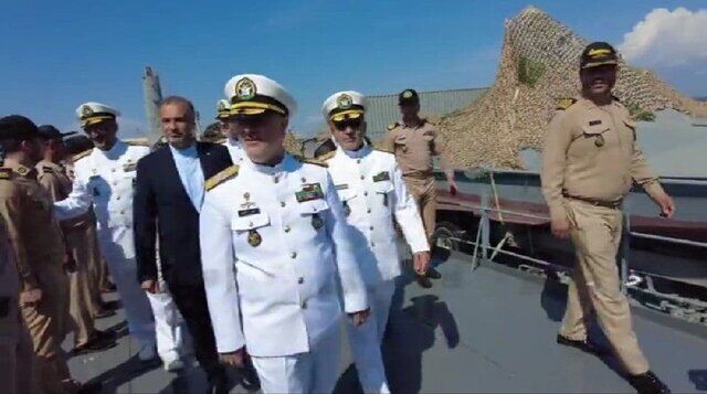 شناور پوتین در اختیار فرمانده نیروی دریایی ایران
