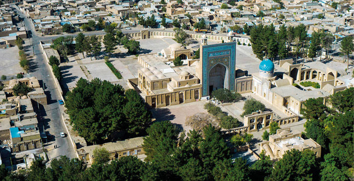 طعنه روزنامه هم میهن به حکم تبعید یک روزنامه نگار/گمان نکنید از عرش به فرش افتادن است 