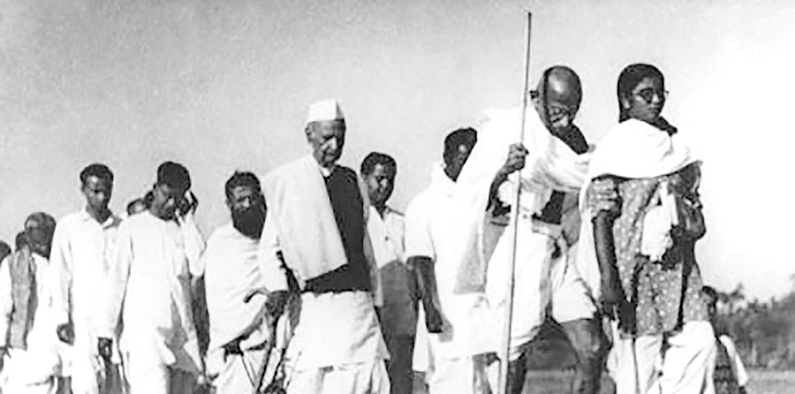 گاندی و رژه نمک علیه انگلیسی‌ها 