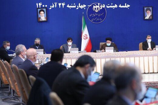 طعنه سنگین یک روزنامه به انتصابات دولت رئیسی/ برای پست گرفتن نه سواد مهم است نه تخصص!
