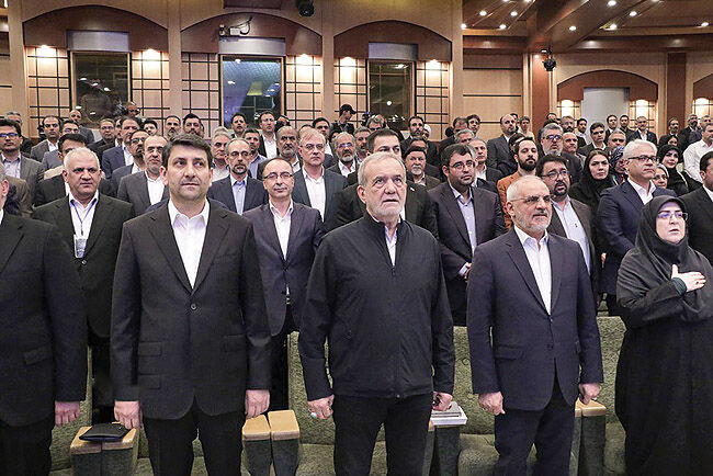 رئیس جمهور: آمار اتصال به اینترنت کافی نیست 
