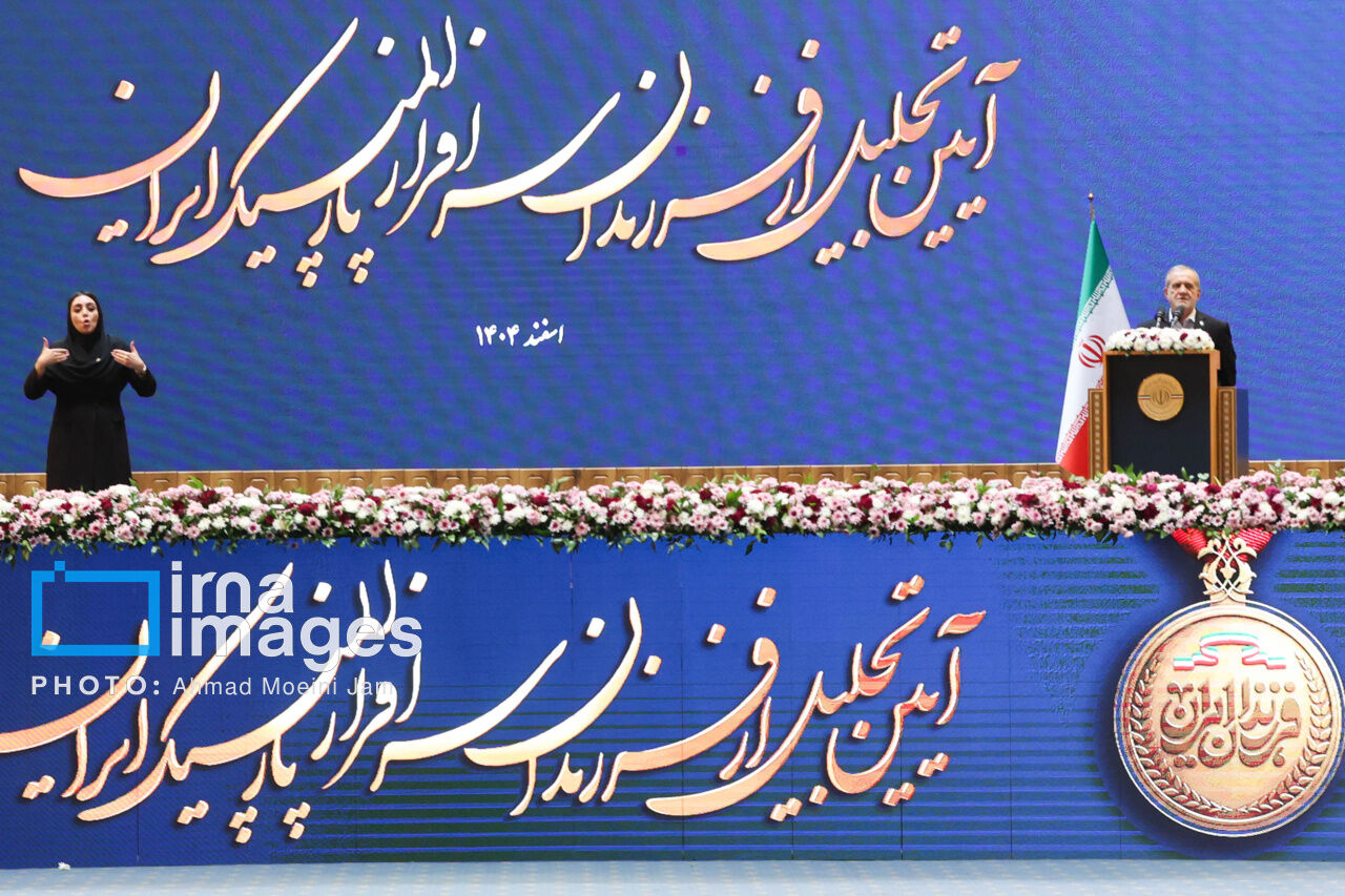 تصاویری از پزشکیان در کنار قهرمانان پارالمپیک