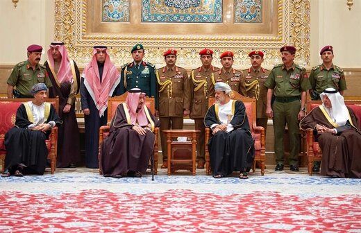 دیدار سلطان عمان با شاه سعودی در اوج ناآرامی‌های منطقه
