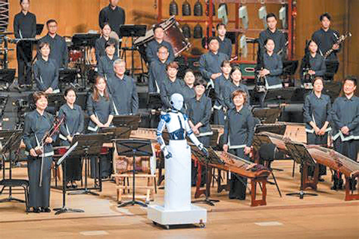 رهبری ارکستر ملی کره با روبات ‌‌‌‌‌‌‌‌‌انسان‌‌‌‌‌‌‌‌‌نما