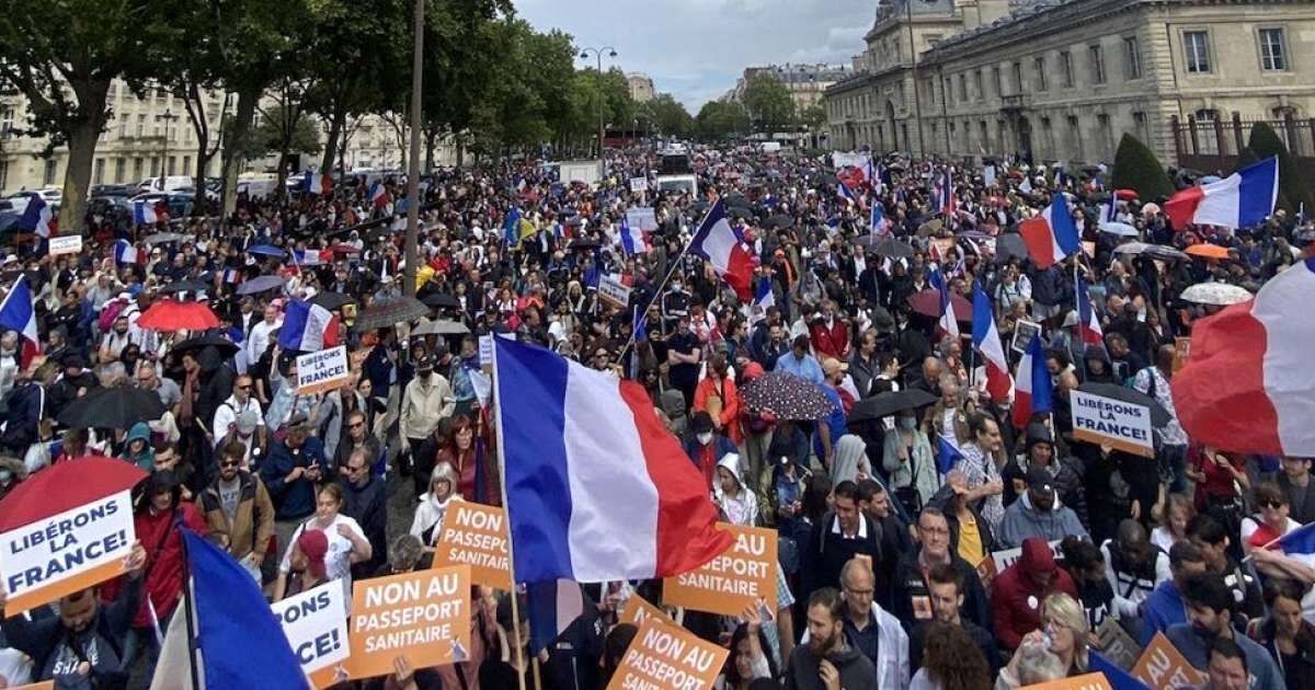 اعتراض‌های ادامه‌دار مردم فرانسه به سیاست کرونایی دولت
