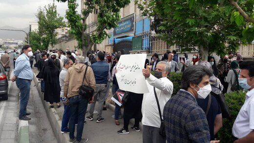 تجمع اعتراضی درمانگران اعتیاد کشور مقابل ستاد مبارزه با مواد مخدر
