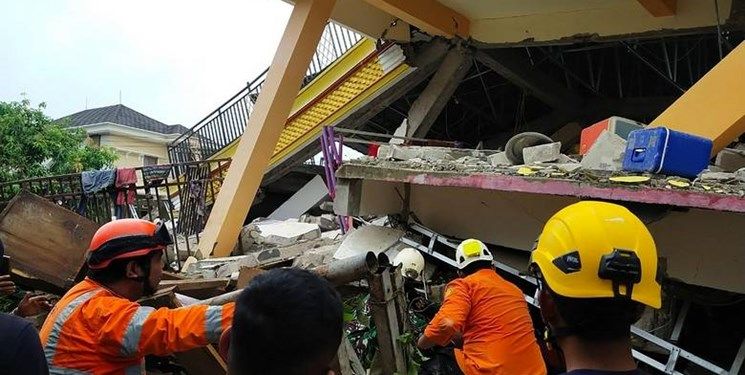  ۲۶ کشته و صدها زخمی بر اثر زلزله در اندونزی+عکس