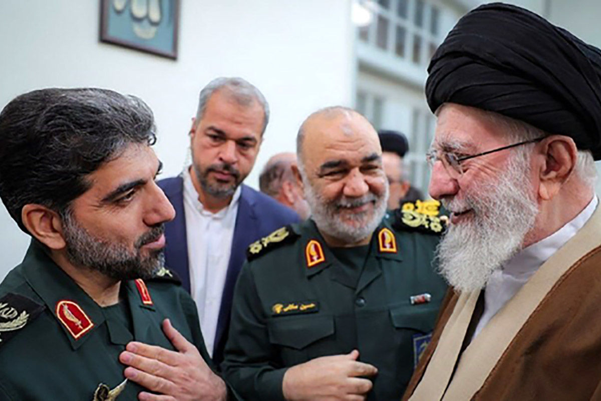 روایت‌های همسر فرمانده یگان پهپادی کشور که پدافند چند لایه اسرائیل را از کار انداخت / شغل آقای داماد؛ سرباز امام زمان