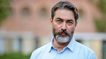 پارسا پیروزفر فیلم می‌سازد