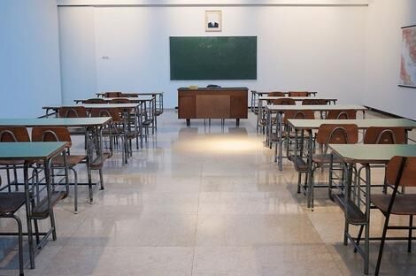 اخراج این معلم بعد از ۲۰ سال مرخصی!