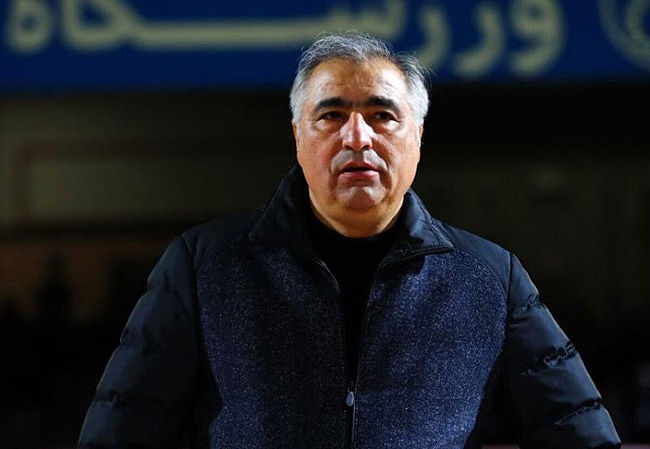 ساکت کنارهگیری نکرده