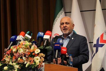 محمدجواد ظریف این بیت معروف حافظ را اشتباه خواند!