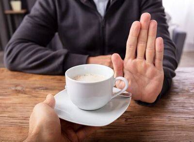 این افراد به هیچ عنوان نباید قهوه بنوشند
