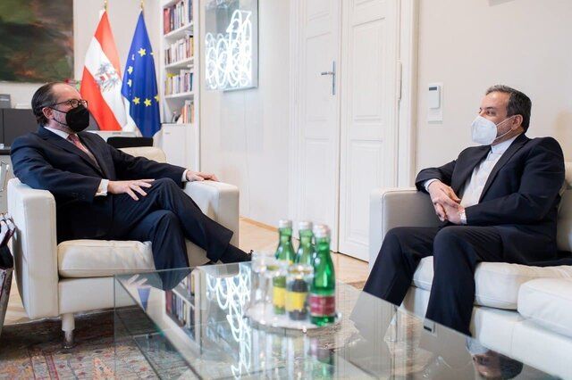 دیدار و گفتگوی عراقچی با وزیر امور خارجه اتریش