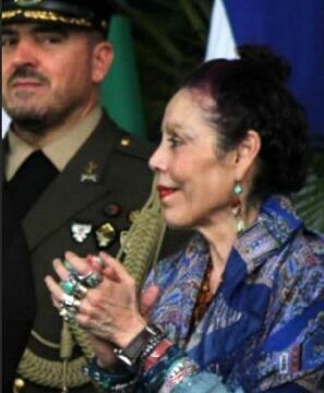 پوشش عجیب همسر رئیس‌جمهور نیکاراگوئه در مراسم استقبال از رئیسی +عکس