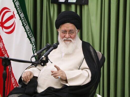 علم الهدی: رضاخان و پسرش مردم را تحقیر می‌کردند و هستی آنان را گرفته بودند