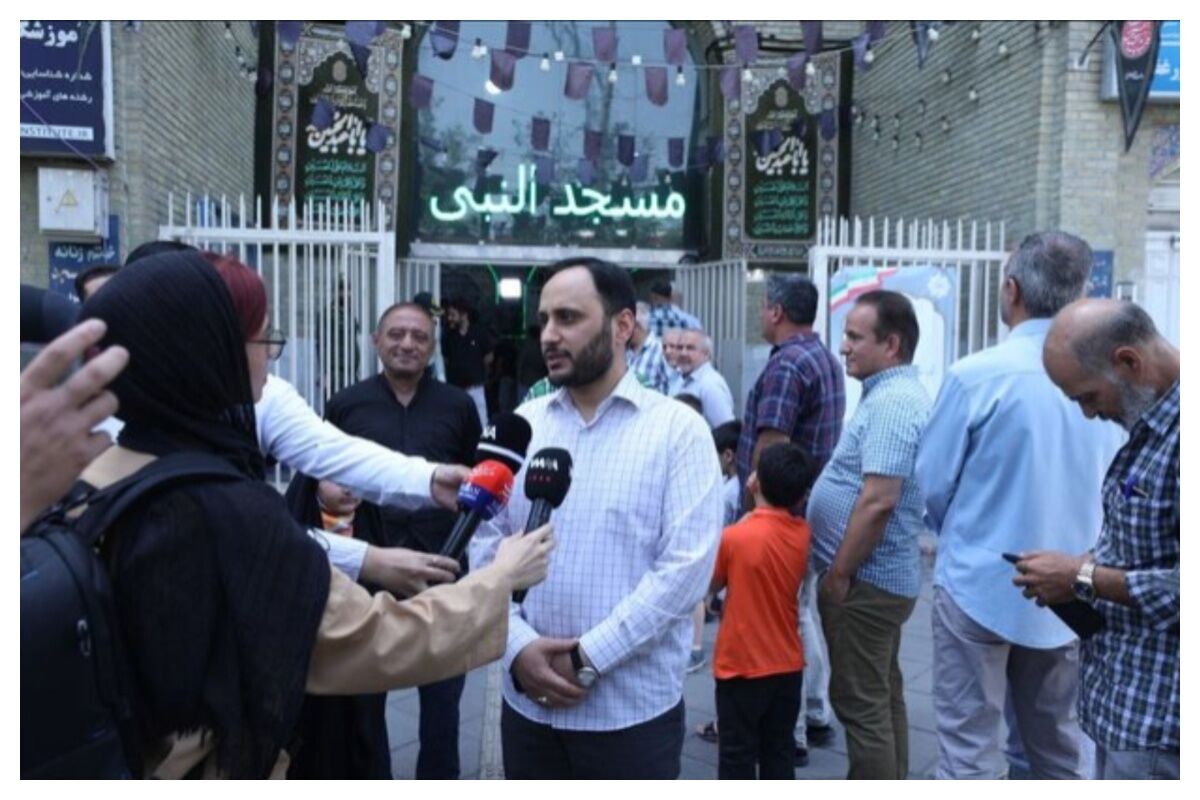 بهادری جهرمی رای خود را به صندوق انداخت