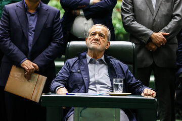 جزییات جالب از ازدواج پزشکیان: فقط با 500 تومان ازدواج کردم / همراه همسرم در خوابگاه دانشجویی زندگی خود را آغاز کردیم و توانستیم آن را بسازیم