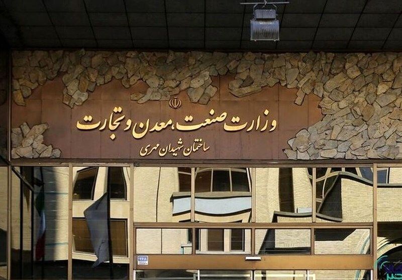 واکنش وزارت صمت به ادعای تحویل خودروی شاسی بلند به نمایندگان