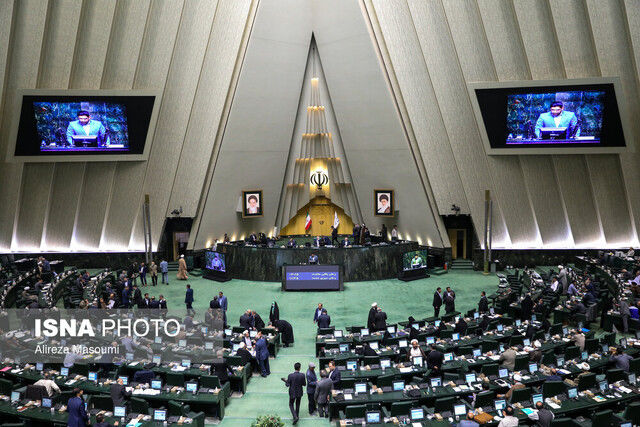 بررسی دو فوریت لایحه ضد تورمی دولت در جلسه صحن علنی مجلس