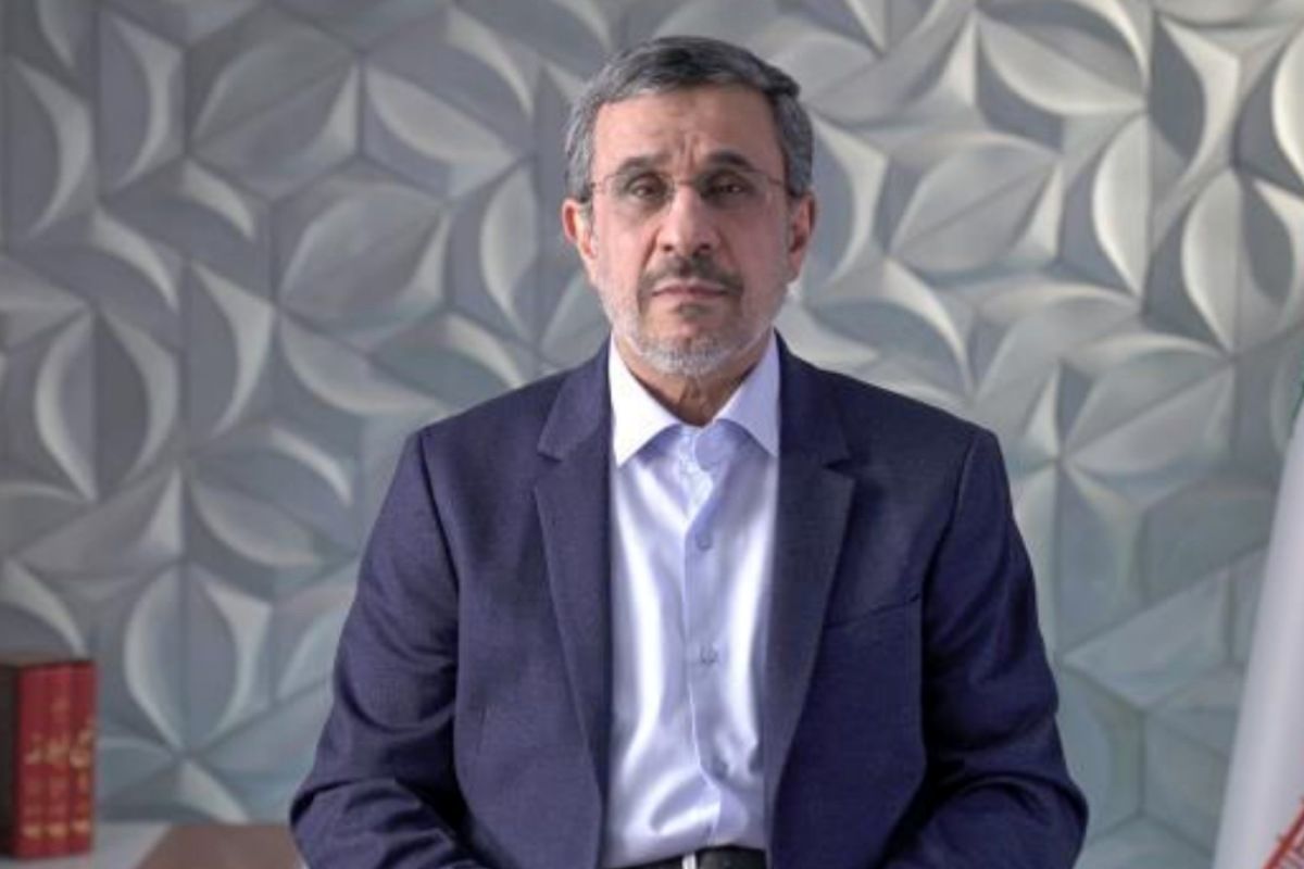 تصاویری جدید از احمدی نژاد در یک گردهمایی / ماجرا چه بود؟