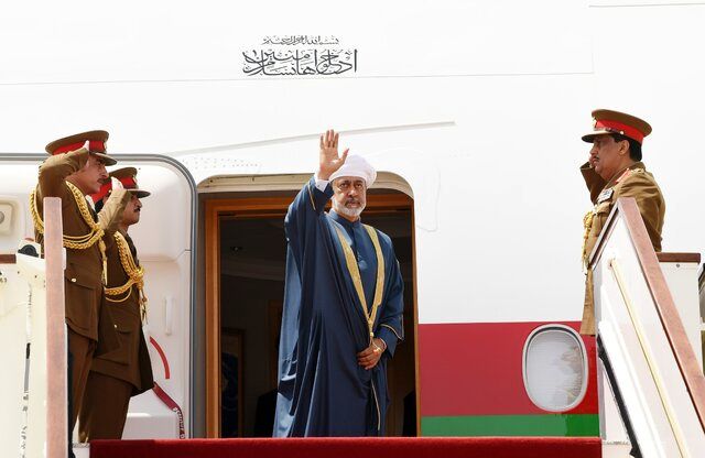 سلطان عمان به تهران وارد شد