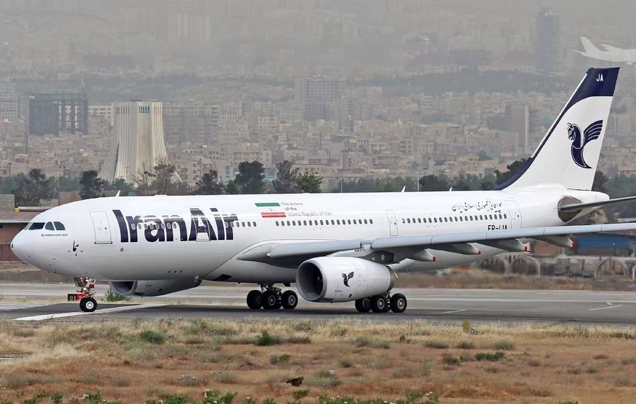 لحظه دیدنی فرود هواپیما در فرودگاه شیراز از کابین خلبان+فیلم
