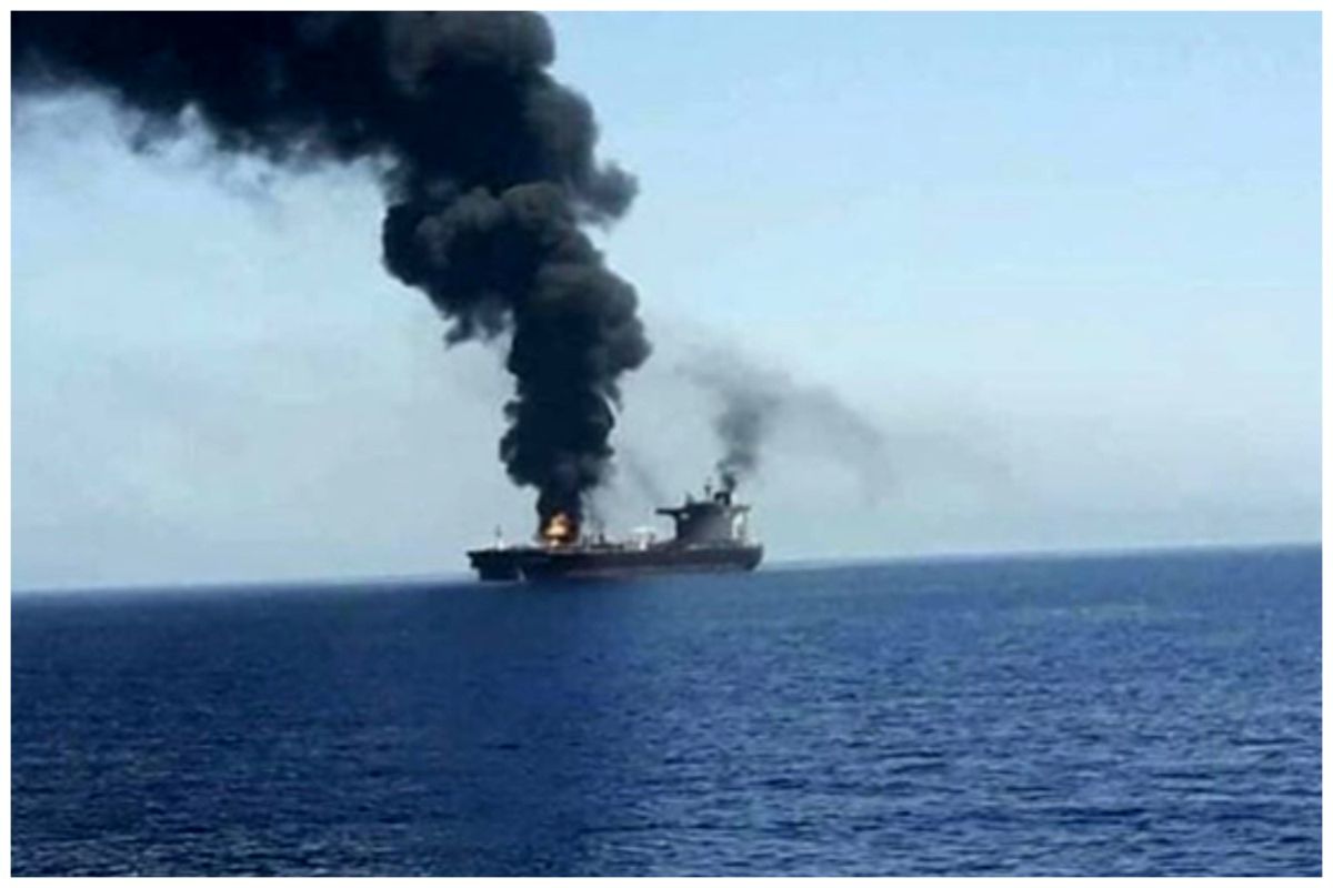 یک کشتی در سواحل الحدیده یمن هدف قرار گرفت