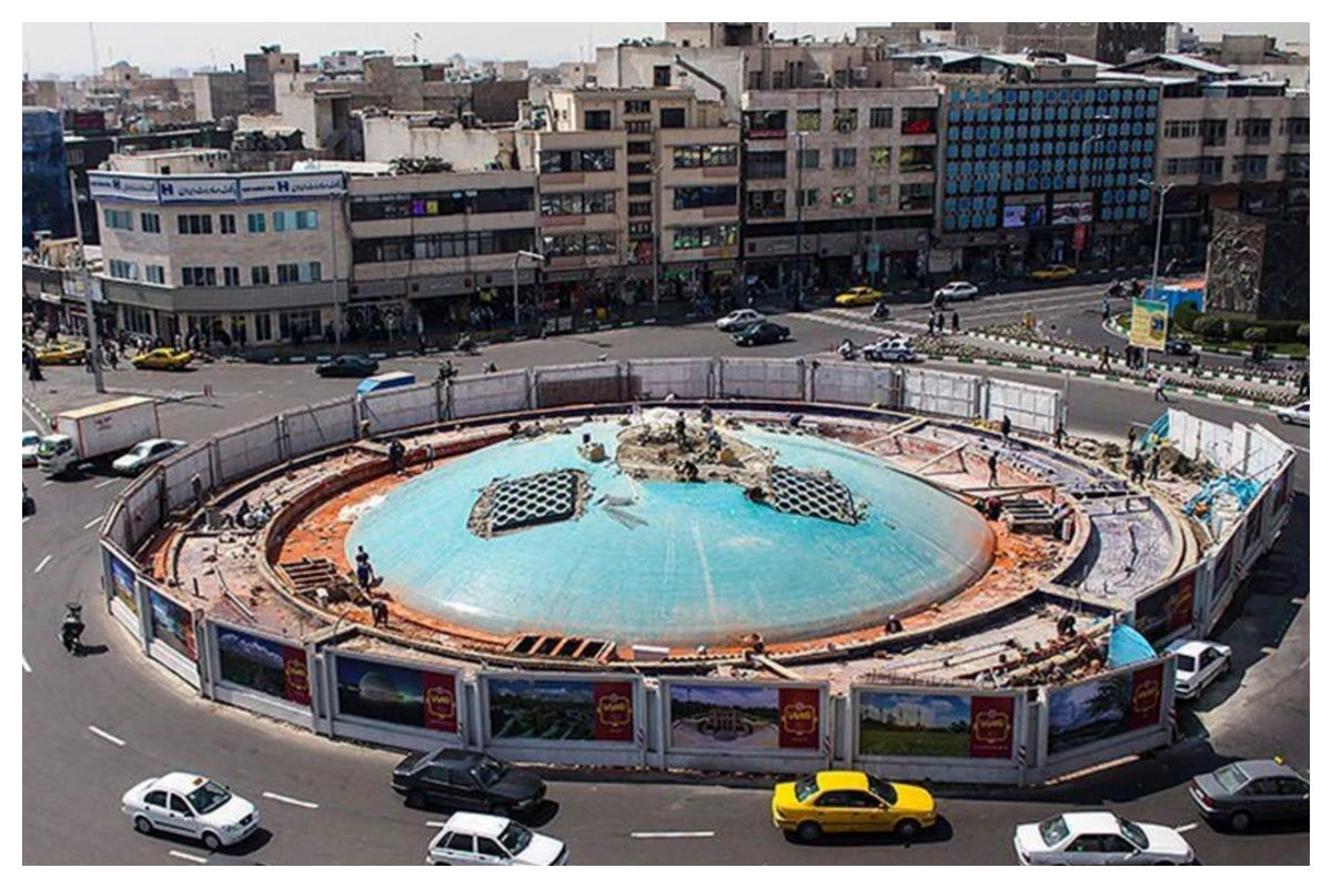 تصویر ملی پوشان تیم ملی کشتی بر دیوارنگاره میدان انقلاب + عکس