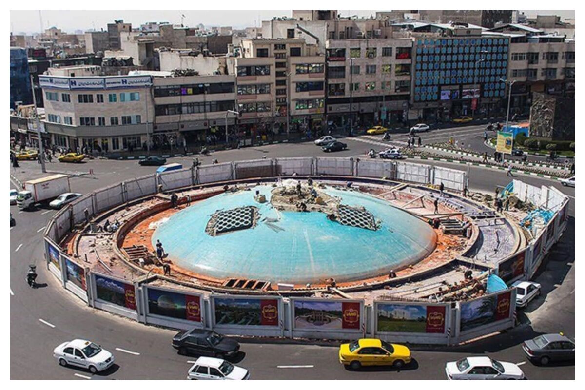 تصویر ملی پوشان تیم ملی کشتی بر دیوارنگاره میدان انقلاب + عکس