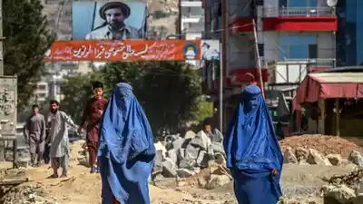 طالبان: زنان نباید کنار مردان کار کنند