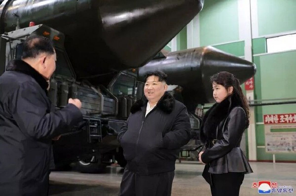  بازدید کیم جونگ اون با دخترش از تاسیسات ساخت پرتابگر موشک 