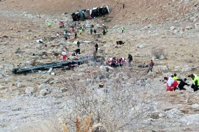 پیدا شدن راننده اتوبوس واژگون شده تهران به یاسوج/ او زنده است؟