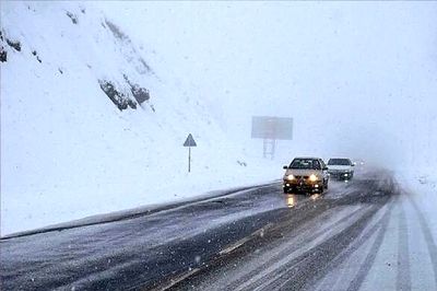 هشدار؛ بارش برف و مه‌گرفتگی سنگین در این جاده مهم / رانندگان مراقب باشند