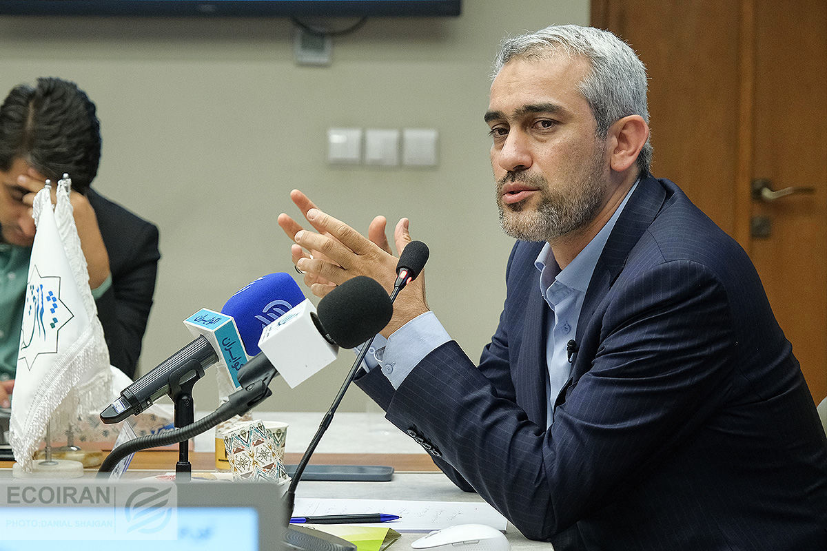 مدنی‌زاده: رابطه‌ام با آقای عارف ارتباط شاگرد و استادی است + فیلم