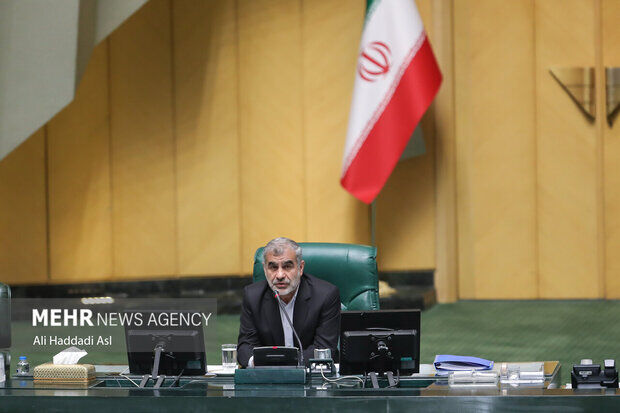 نیکزاد: هیچ‌وقت تریبون نمایندگان را قطع نکردیم