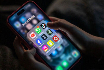 آقای پزشکیان! درباره رفع فیلترینگ به صراحت قول داده اید / تلگرام و یوتیوب رفع فیلتر می شود؟