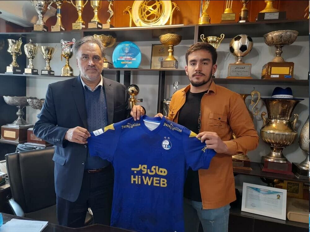 دروازه‌بان سابق پرسپولیس، آبی پوش شد