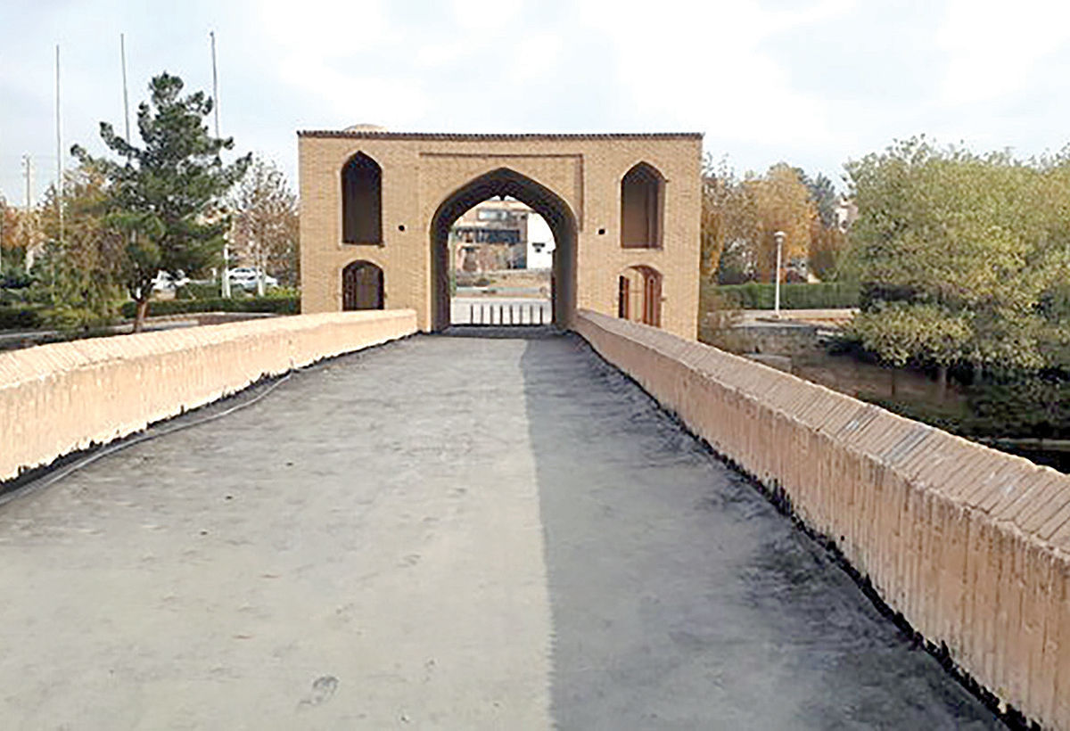 پل 1500 ساله اصفهان با قیر خفه می‌شود؟