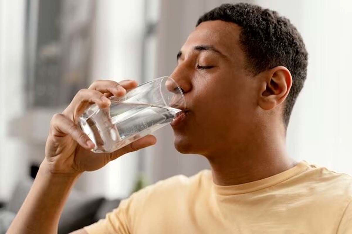 عوارض خطرناکی که آب خوردن زیاد دارد 