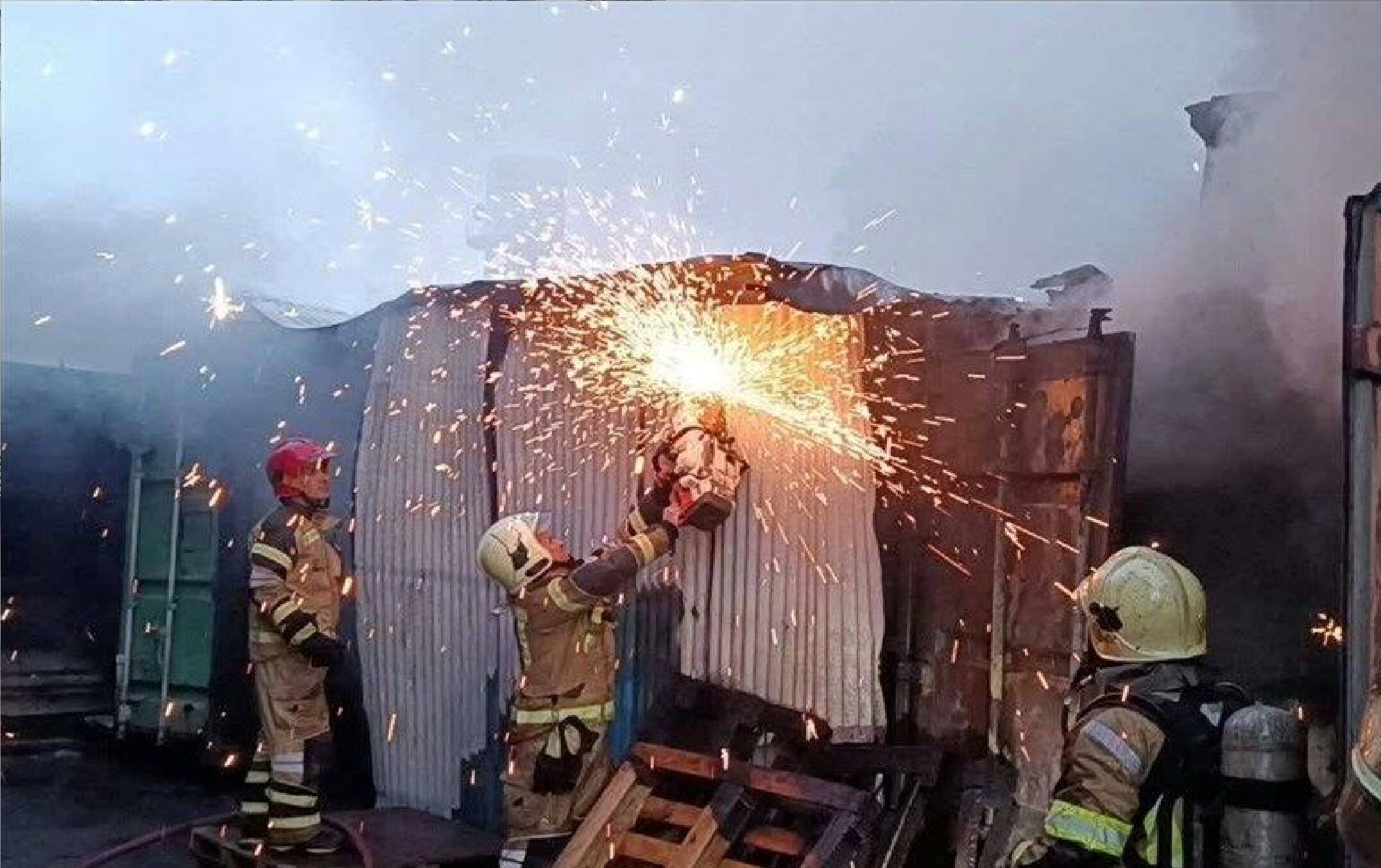 آتش سوزی یک انبار کالا در جنوب تهران