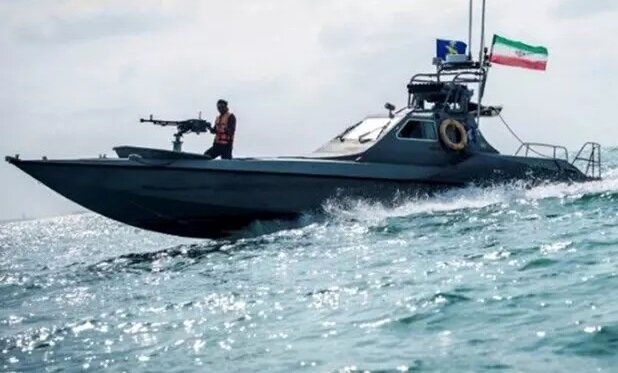 توقیف یک شناور در خلیج فارس توسط سپاه+جزئیات
