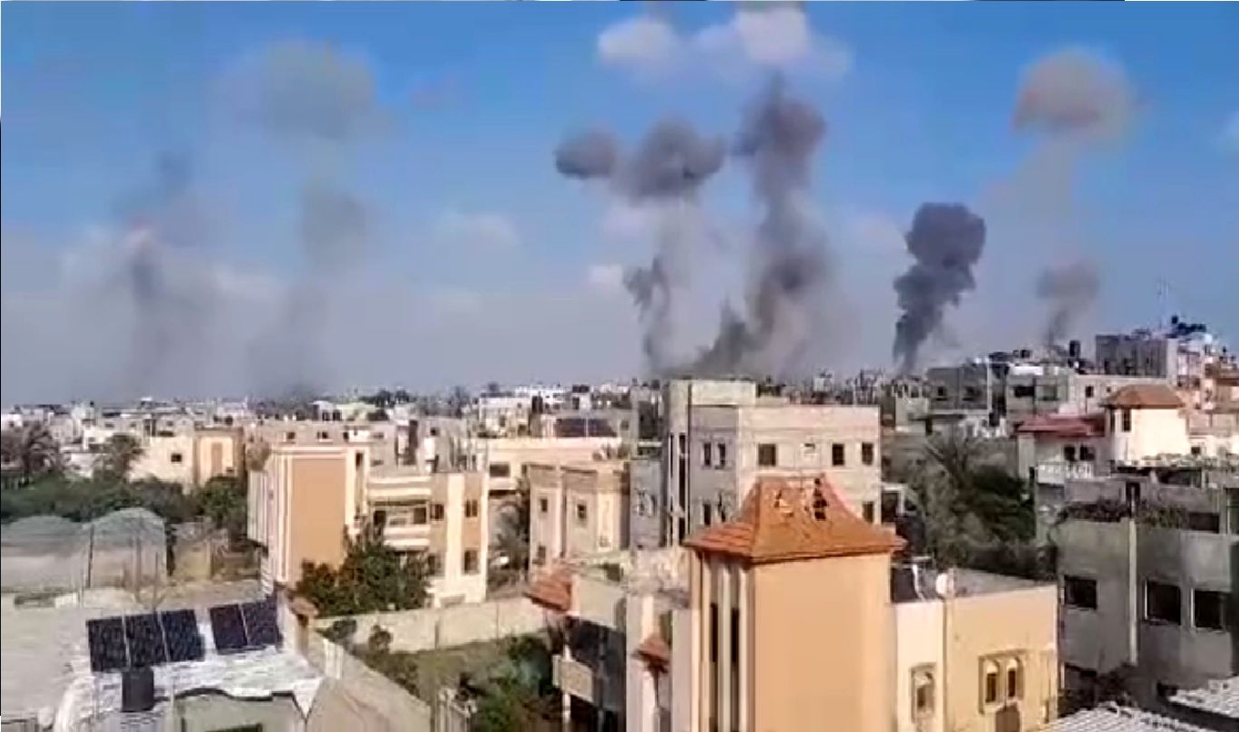 لحظه بمباران مهیب خان‌یونس در جنوب غزه + فیلم