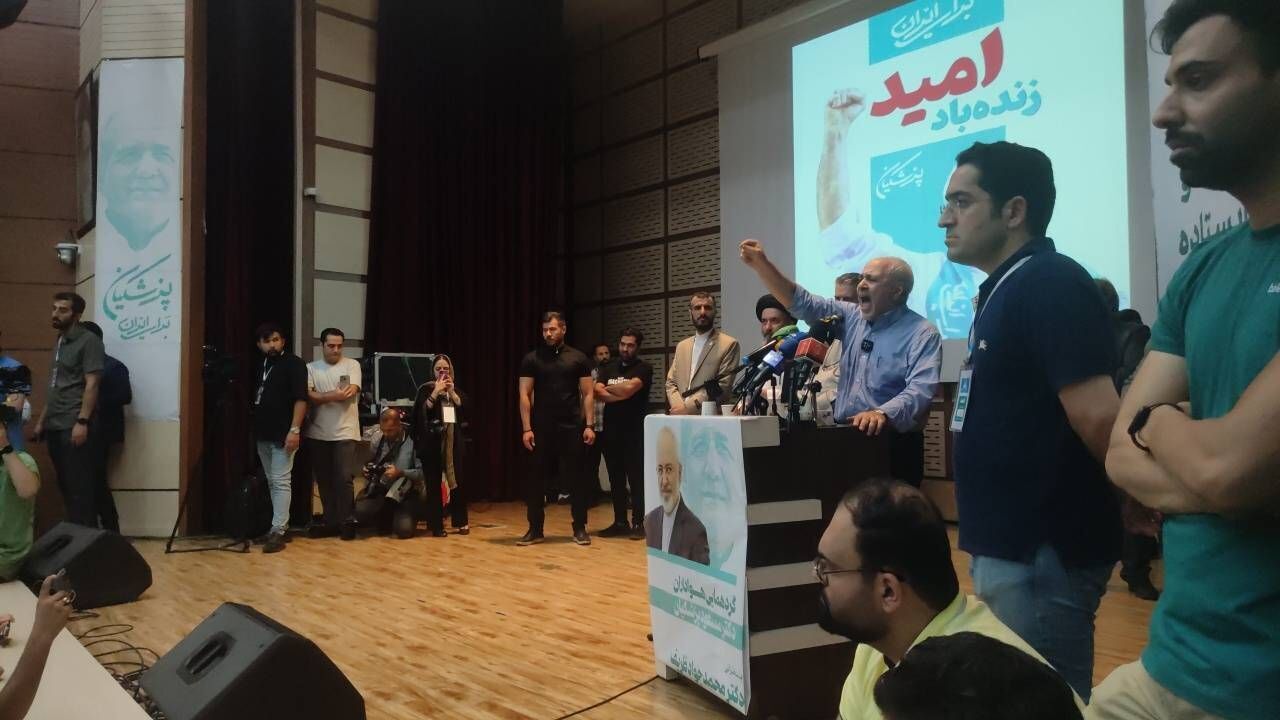 ظریف: کشوری هستیم پر از فرصت و امکانات؛ اما گرفتار کسانی شدیم که یک جهان فرصت‌سوزی و یک جهان توهم داشتند+فیلم