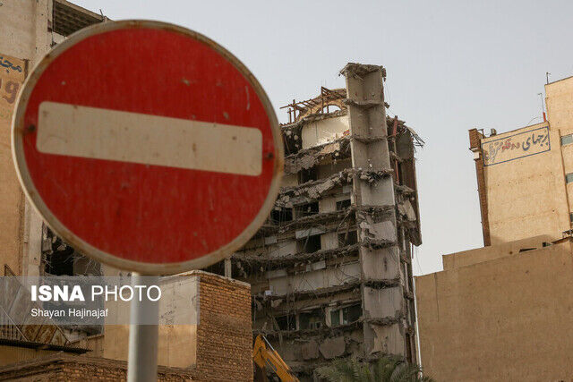 بازداشت ۱۳ نفر در فاجعه ریزش متروپل آبادان