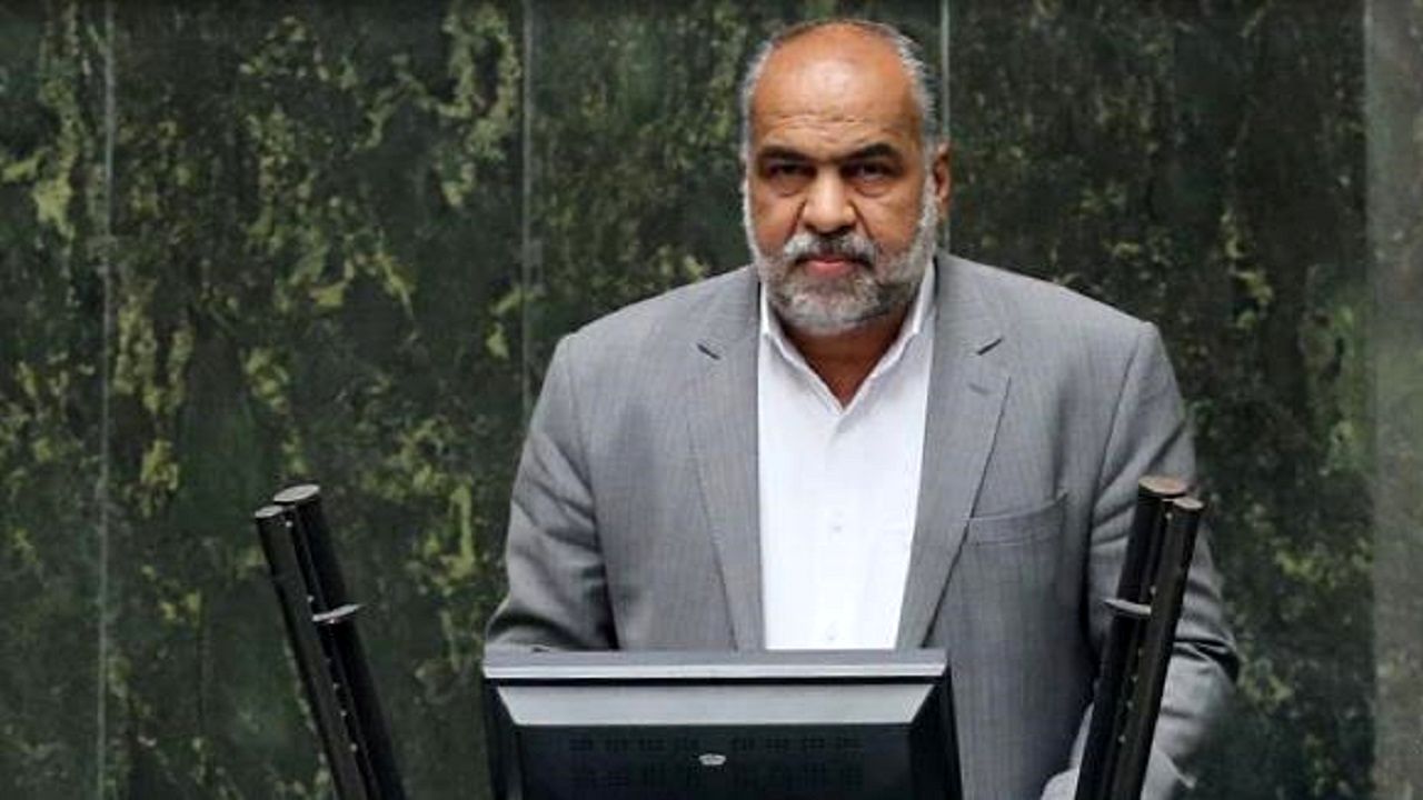 انتقاد شدید نماینده مجلس از معیشت معلمان / آقای وزیر همکاران شما در اسنپ و آژانس هستند، احوالی از آنها بگیرید!+ فیلم