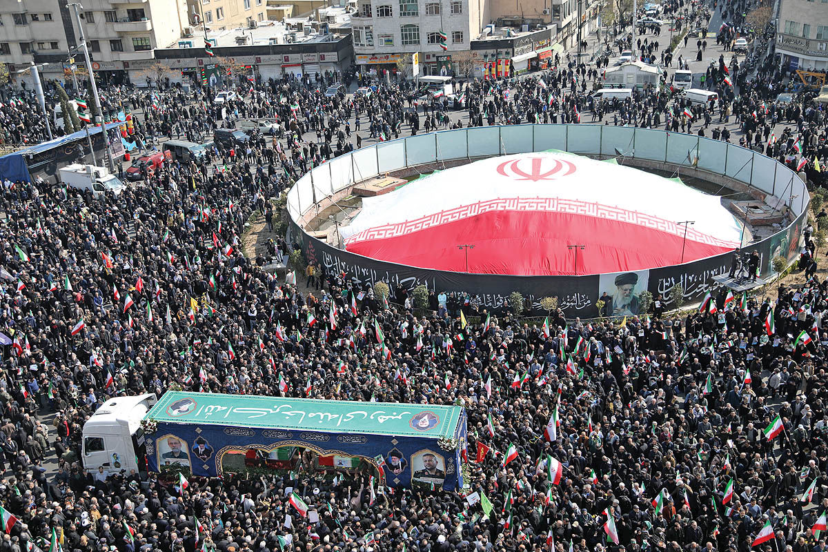 وداع ملت با شهیدان وطن