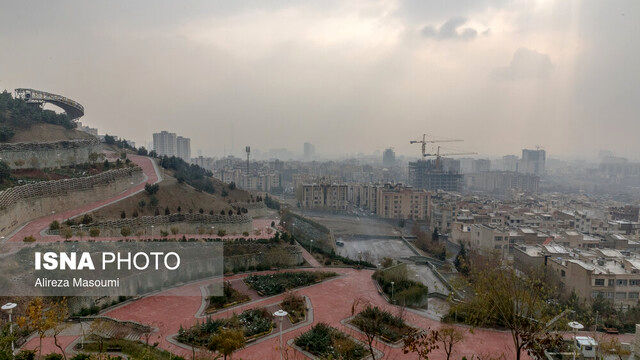 هوای تهران همچنان آلوده/ این افراد در خانه بمانند 