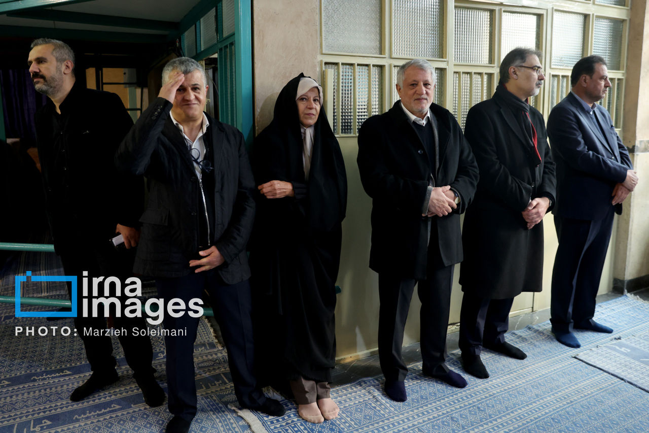 تصاویر جدید از سیدمحمد خاتمی، سیدحسن خمینی و بیژن زنگنه در سالگرد درگذشت آیت الله هاشمی/ استقبال دختران و پسران آیت الله از مهمانان مراسم